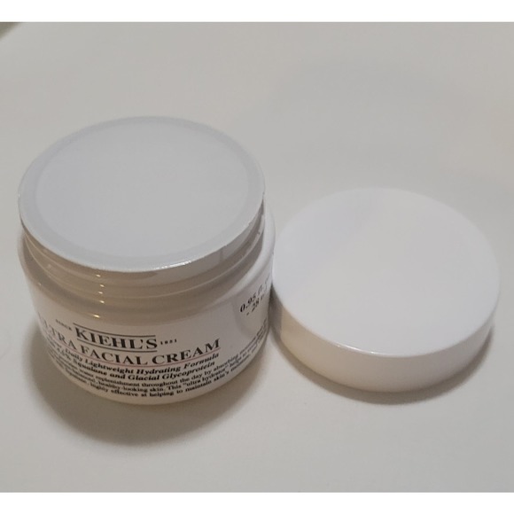 Kiehls mighty Moisture Essentials - Picture 12 of 16